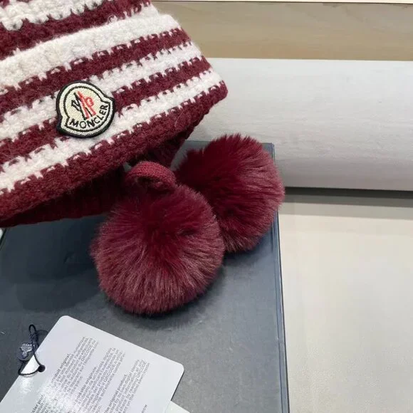 Moncler Red and white pom pom beanie - Picture 4 of 6